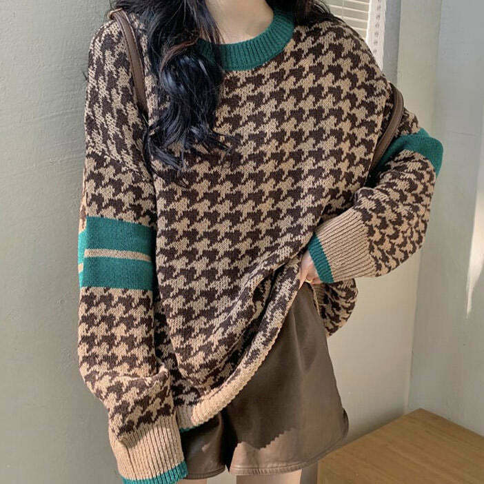 Chic Dogtooth Check Grandma Sweater - Cream Cropped Y2K Style with Unique Embroidery