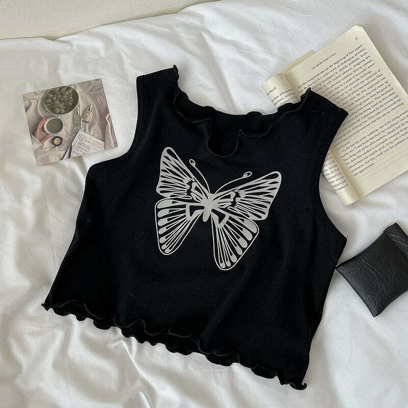 Downtown Girl Butterfly Crop Tee - Cream Y2K Aesthetic Cropped Sweater for Trendy Looks