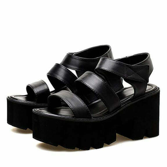 Stylish Freiburg Tabi Sandals for Y2K Fashion - Perfect for Dark and Punk Outfits