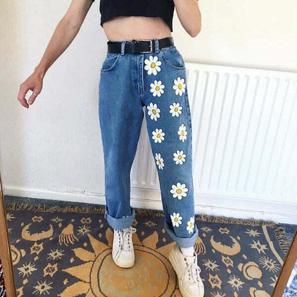 Trendy Daisy Mom Jeans with Star Patch Detail - Y2K Style Baggy Denim for a Chic Look