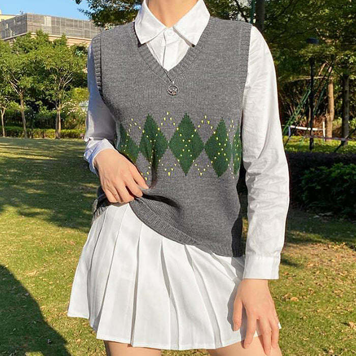 Trendy Y2K Argyle Sweater Vest in Cream - Stylish Cropped Design for Unique Fashionistas