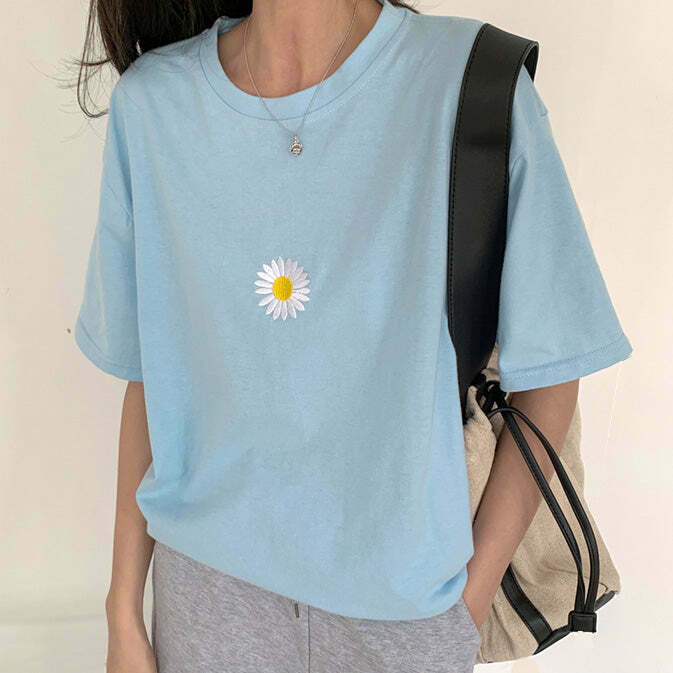 Trendy Y2K Daisy Crop Top T-Shirt - Soft 95% Cotton & 5% Spandex for Ultimate Comfort